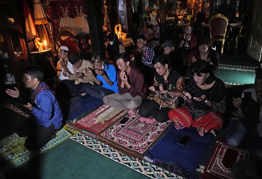 Trans women and activists in prayer at Al-Fatah Islamic School — Photo by Dita Alangkara / AP