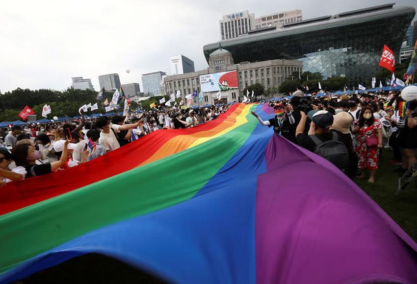 Participants wave rainbow flags during the Korea Queer Festival 2022 — Photo by Heo Ran / Reuters