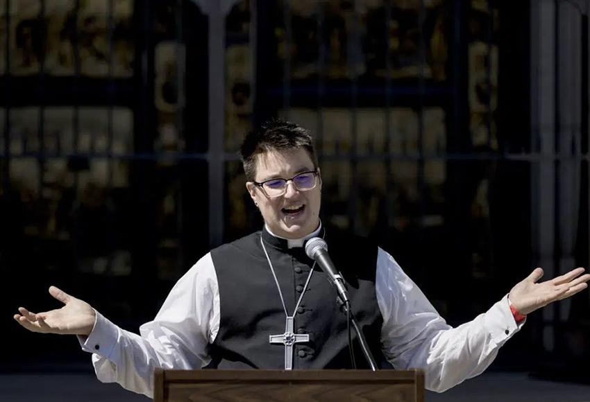 Bishop Megan Rohrer speaks to the press — Photo by John Hefti / AP