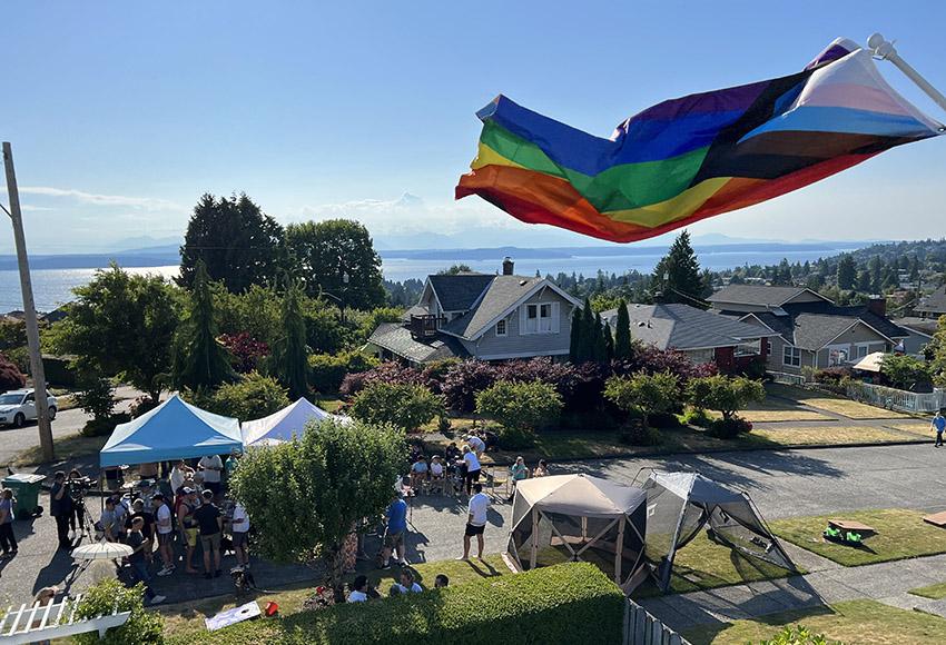SGN :: West Seattle dads host inaugural Pride Night Out block party